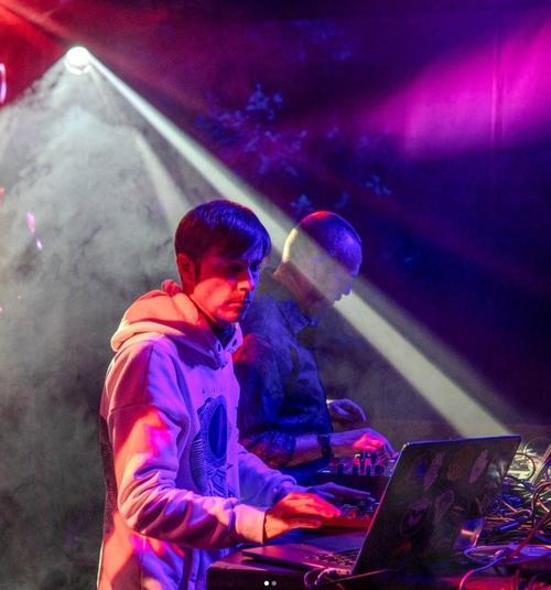 Dome Concerts: Julius Horsthuis and Desert Dwellers